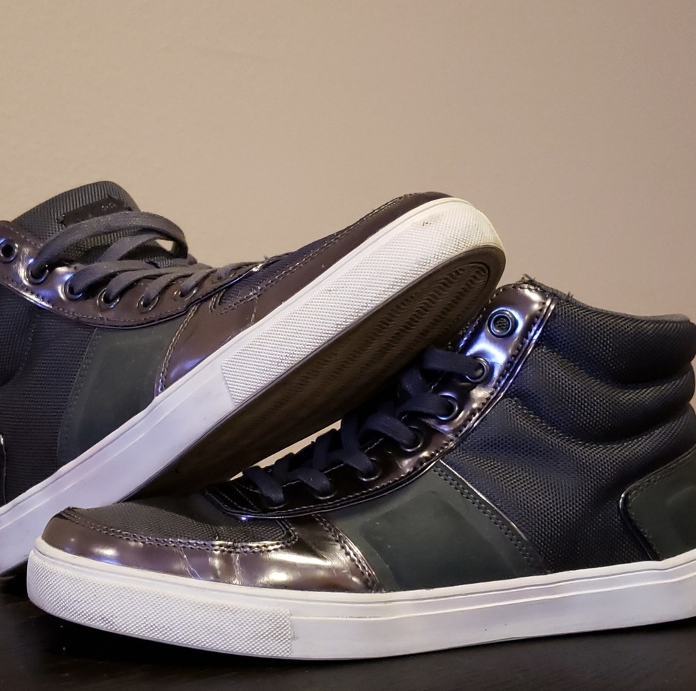 GUESS HI TOP SNEAKERS Grey/ Silver SZ 10M